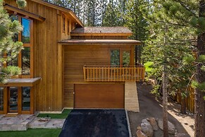 Obsidian 7 Deluxe 5000 sq ft House, Private Jacuzzi and Movie Theater,