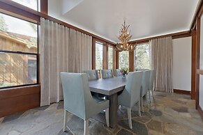 Obsidian 7 Deluxe 5000 sq ft House, Private Jacuzzi and Movie Theater,