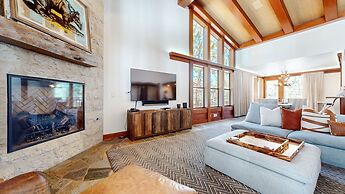 Obsidian 7 Deluxe 5000 sq ft House, Private Jacuzzi and Movie Theater,