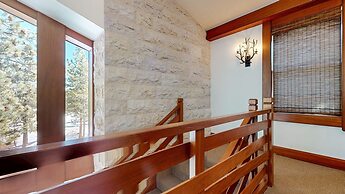 Obsidian 7 Deluxe 5000 sq ft House, Private Jacuzzi and Movie Theater,