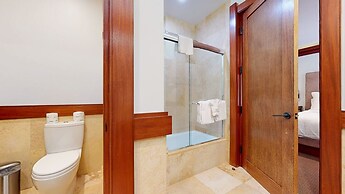 Obsidian 7 Deluxe 5000 sq ft House, Private Jacuzzi and Movie Theater,