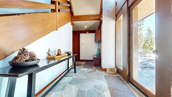 Obsidian 7 Deluxe 5000 sq ft House, Private Jacuzzi and Movie Theater,