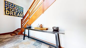 Obsidian 7 Deluxe 5000 sq ft House, Private Jacuzzi and Movie Theater,