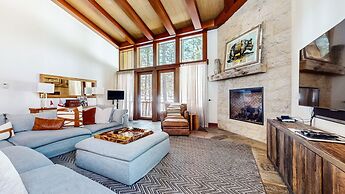 Obsidian 7 Deluxe 5000 sq ft House, Private Jacuzzi and Movie Theater,