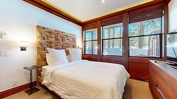 Obsidian 7 Deluxe 5000 sq ft House, Private Jacuzzi and Movie Theater,