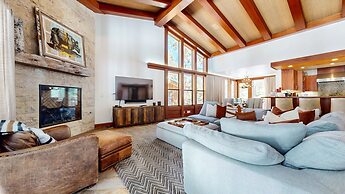 Obsidian 7 Deluxe 5000 sq ft House, Private Jacuzzi and Movie Theater,