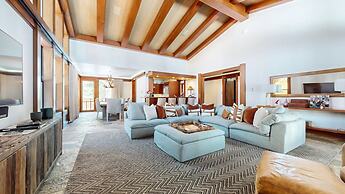 Obsidian 7 Deluxe 5000 sq ft House, Private Jacuzzi and Movie Theater,