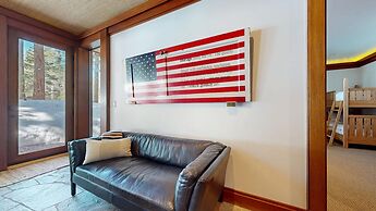 Obsidian 7 Deluxe 5000 sq ft House, Private Jacuzzi and Movie Theater,