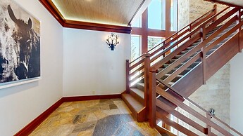 Obsidian 7 Deluxe 5000 sq ft House, Private Jacuzzi and Movie Theater,