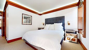 Obsidian 7 Deluxe 5000 sq ft House, Private Jacuzzi and Movie Theater,