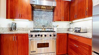 Obsidian 7 Deluxe 5000 sq ft House, Private Jacuzzi and Movie Theater,