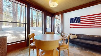 Obsidian 7 Deluxe 5000 sq ft House, Private Jacuzzi and Movie Theater,