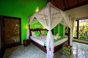 Kirana Homestay - Leaf Bungalow