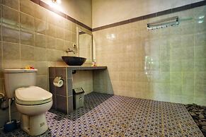 Kirana Homestay - Leaf Bungalow