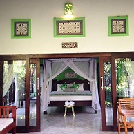 Kirana Homestay - Leaf Bungalow