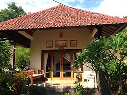 Kirana Homestay - Dusk Bungalow