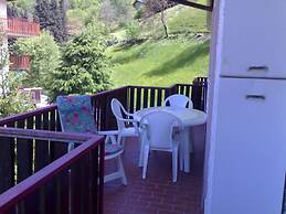 6guests-skiing-mountainviews-fireplace-freeparking