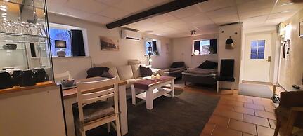 Tollarp - Barn - Sleeps 3 - Pet Friendly - Parking
