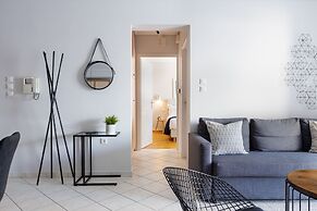 Ideal 1 BR Apartment in Petralona