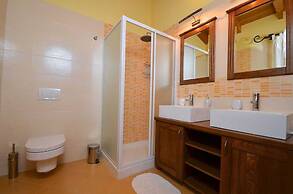 Lovely 5-bed Villa in Buzet