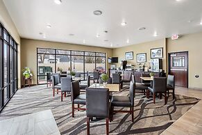 Cobblestone Hotel & Suites-Little Chute