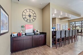 Cobblestone Hotel & Suites-Little Chute