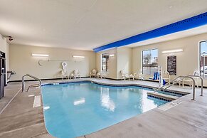 Cobblestone Hotel & Suites-Little Chute