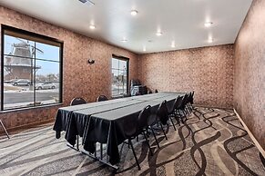 Cobblestone Hotel & Suites-Little Chute