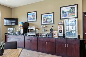 Cobblestone Hotel & Suites-Little Chute