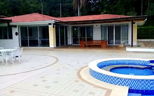 Casa con Piscina Privada Anapoima