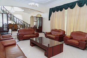 Mini-Mansion Villa Adjacent To The Beach