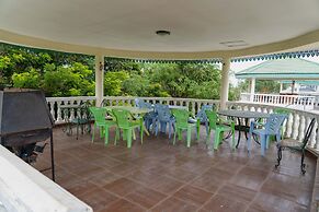 Mini-Mansion Villa Adjacent To The Beach