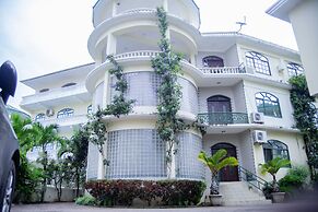 Mini-Mansion Villa Adjacent To The Beach