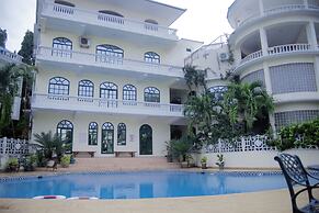 Mini-Mansion Villa Adjacent To The Beach