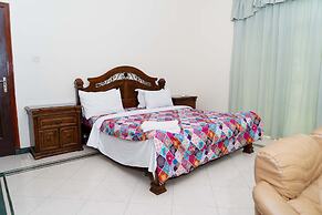 Mini-Mansion Villa Adjacent To The Beach