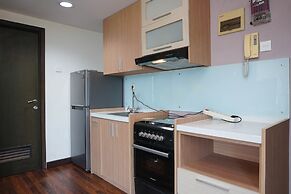 Cozy Living 1BR Tamansari The Hive Apartment