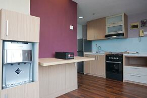 Cozy Living 1BR Tamansari The Hive Apartment