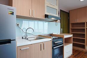 Cozy Living 1BR Tamansari The Hive Apartment