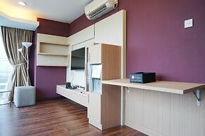 Cozy Living 1BR Tamansari The Hive Apartment