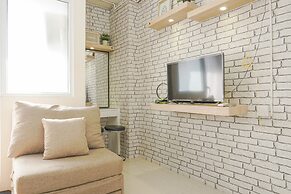 Comfy and Beautiful Studio Green Pramuka Apartment