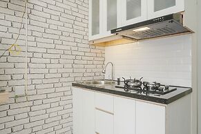Comfy and Beautiful Studio Green Pramuka Apartment