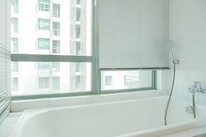 Homey with Private Lift 2BR Apartment at St. Moritz Puri near Mall