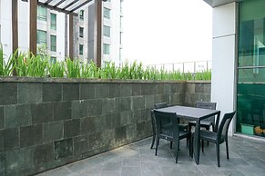 Homey with Private Lift 2BR Apartment at St. Moritz Puri near Mall