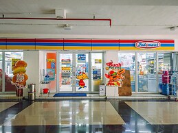 Comfy and Minimalist Studio at Amethyst Apartment