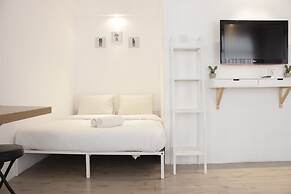 Modern Chic Studio Room at Grand Asia Afrika Apartment