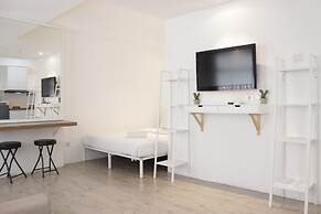 Modern Chic Studio Room at Grand Asia Afrika Apartment