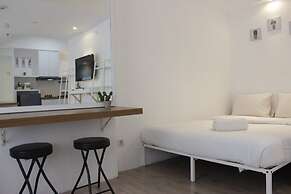 Modern Chic Studio Room at Grand Asia Afrika Apartment