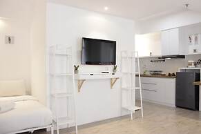 Modern Chic Studio Room at Grand Asia Afrika Apartment