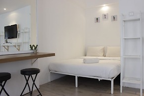 Modern Chic Studio Room at Grand Asia Afrika Apartment