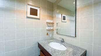 1BR Queen Bed at Ancol Marina Apartment near Dufan